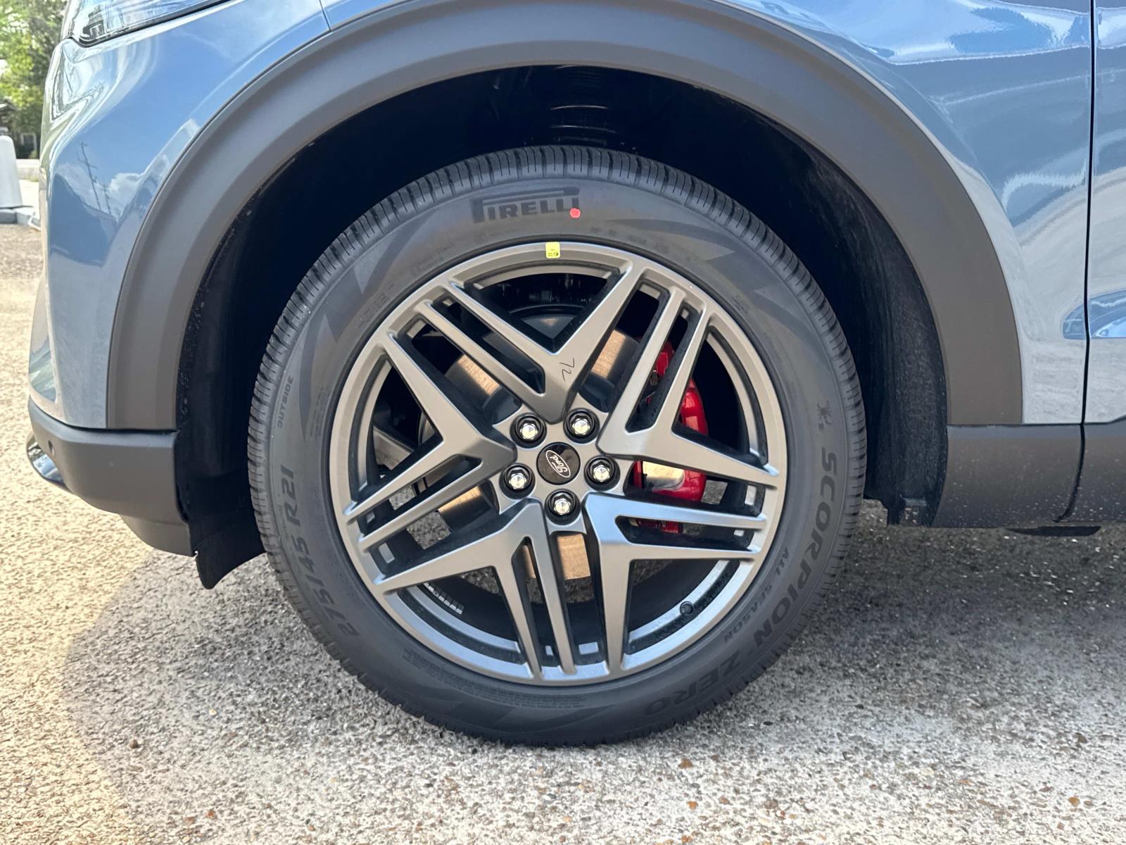 2025 Ford Explorer ST photo 3