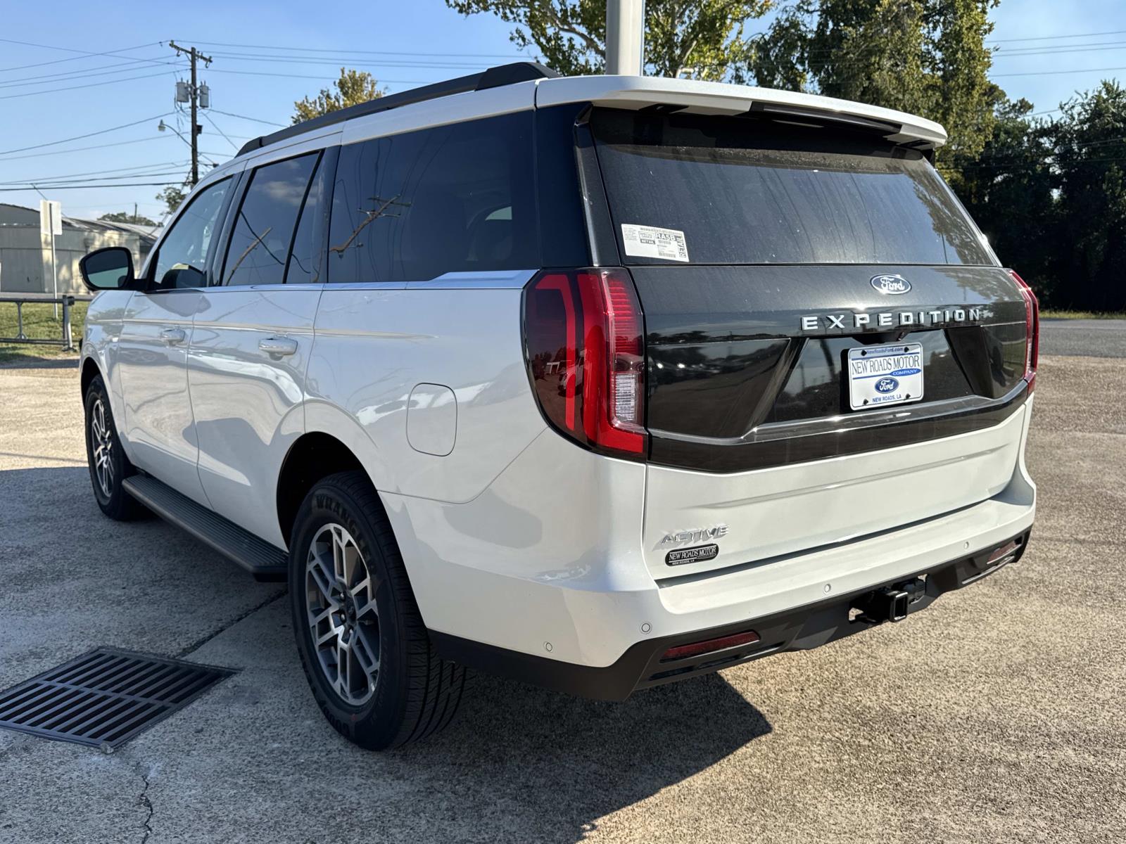 2025 Ford Expedition photo 4