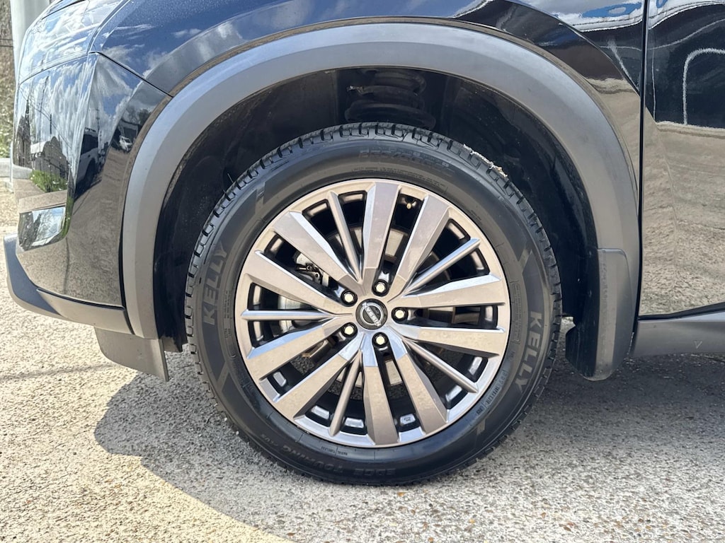 2023 Nissan Pathfinder SL photo 3