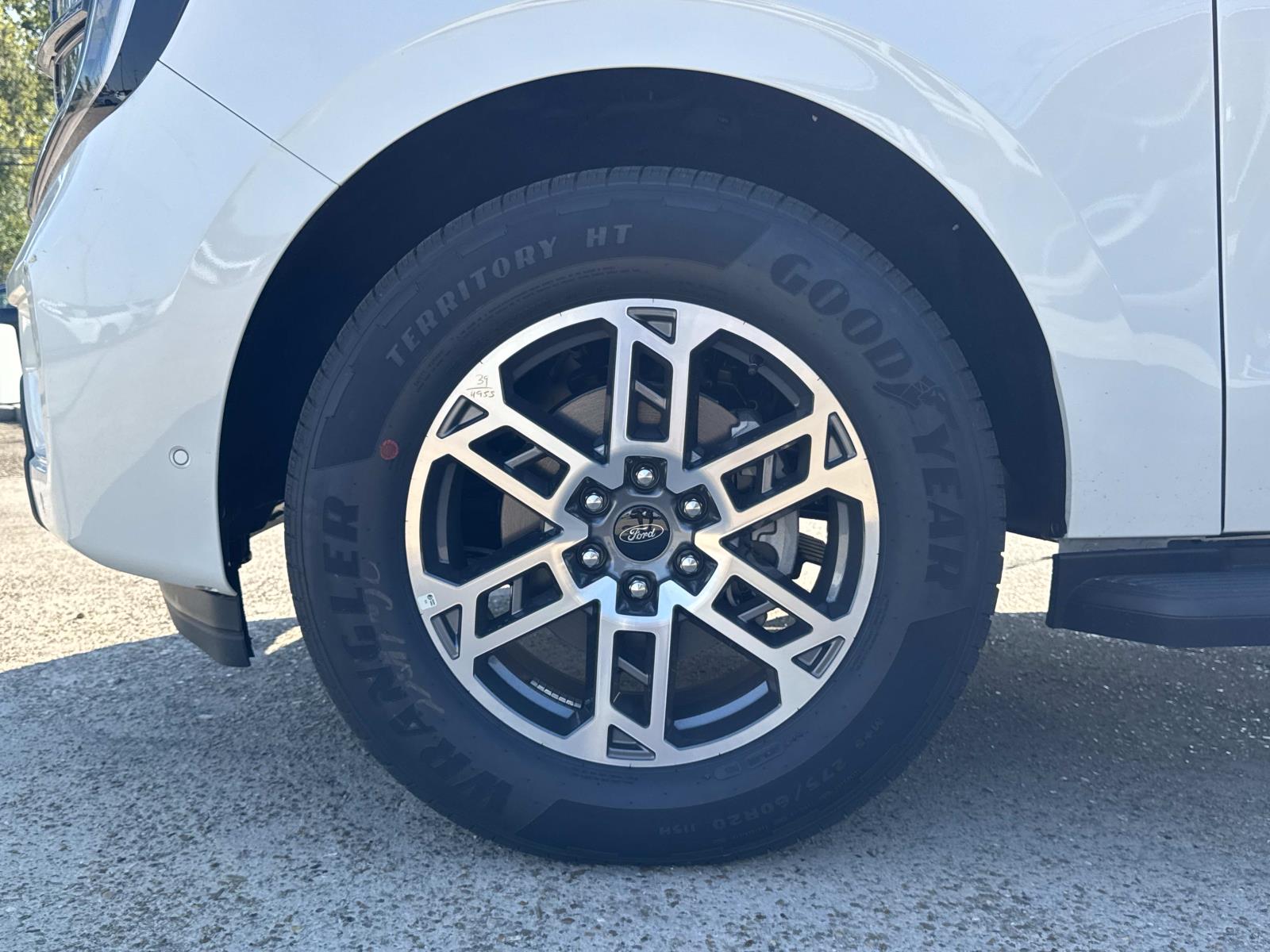 2025 Ford Expedition photo 3