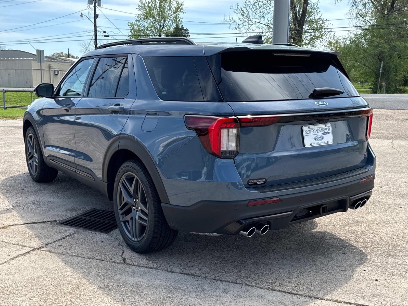 2025 Ford Explorer ST photo 4