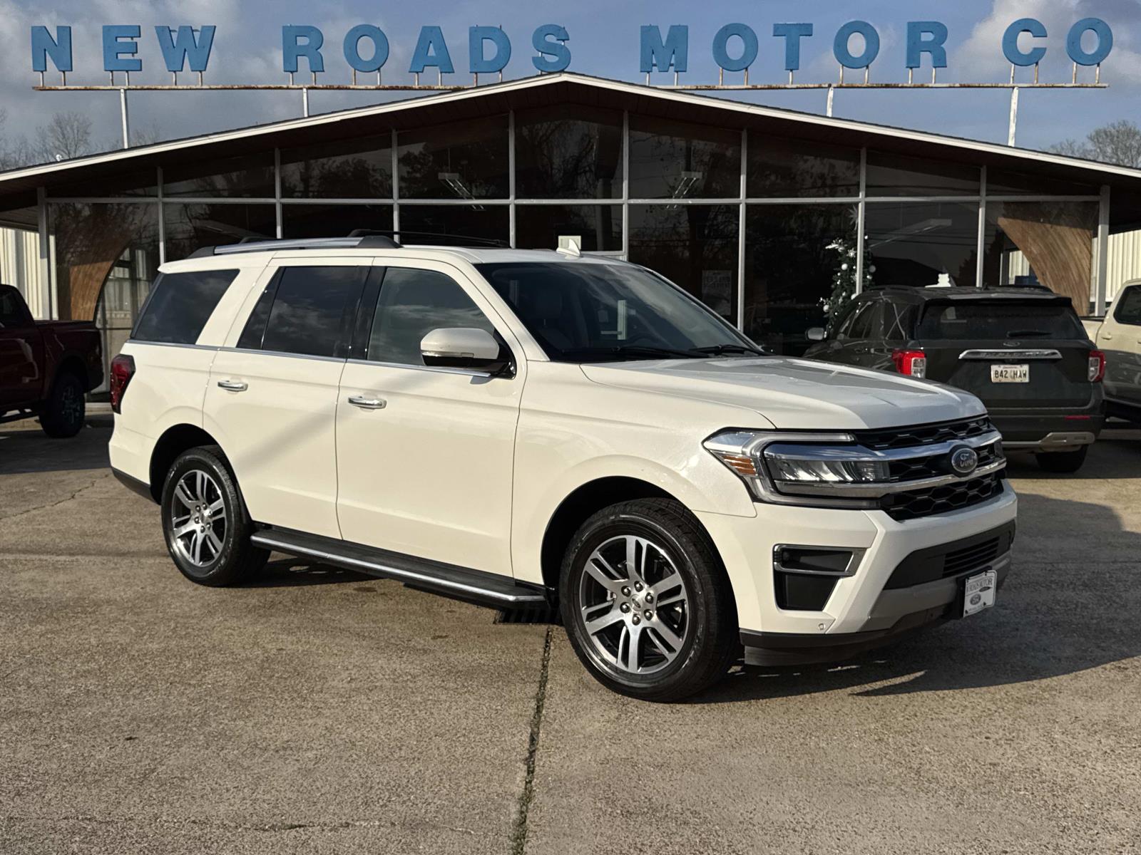 2022 Ford Expedition Limited's photo