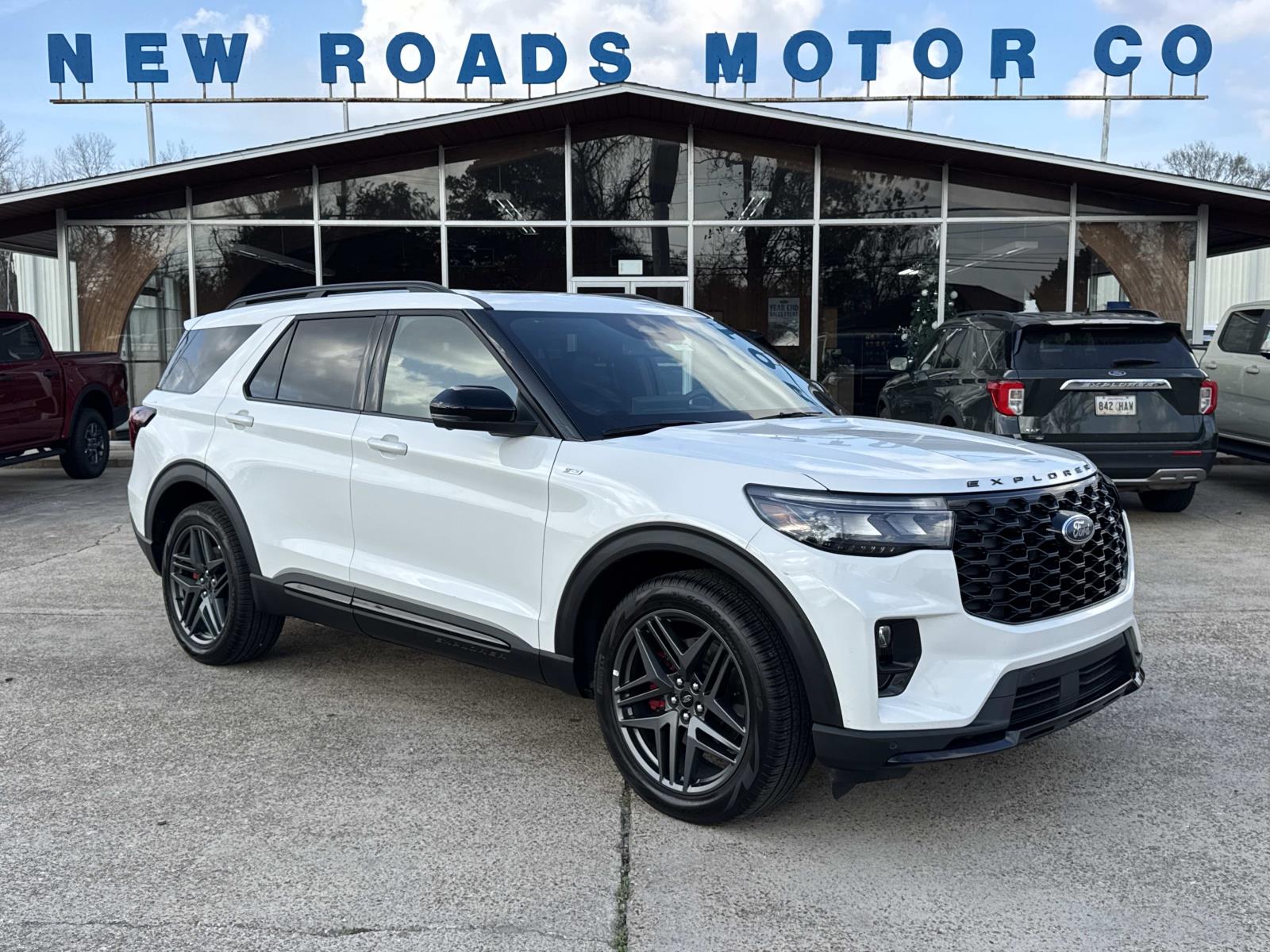 2025 Ford Explorer ST-LINE's photo