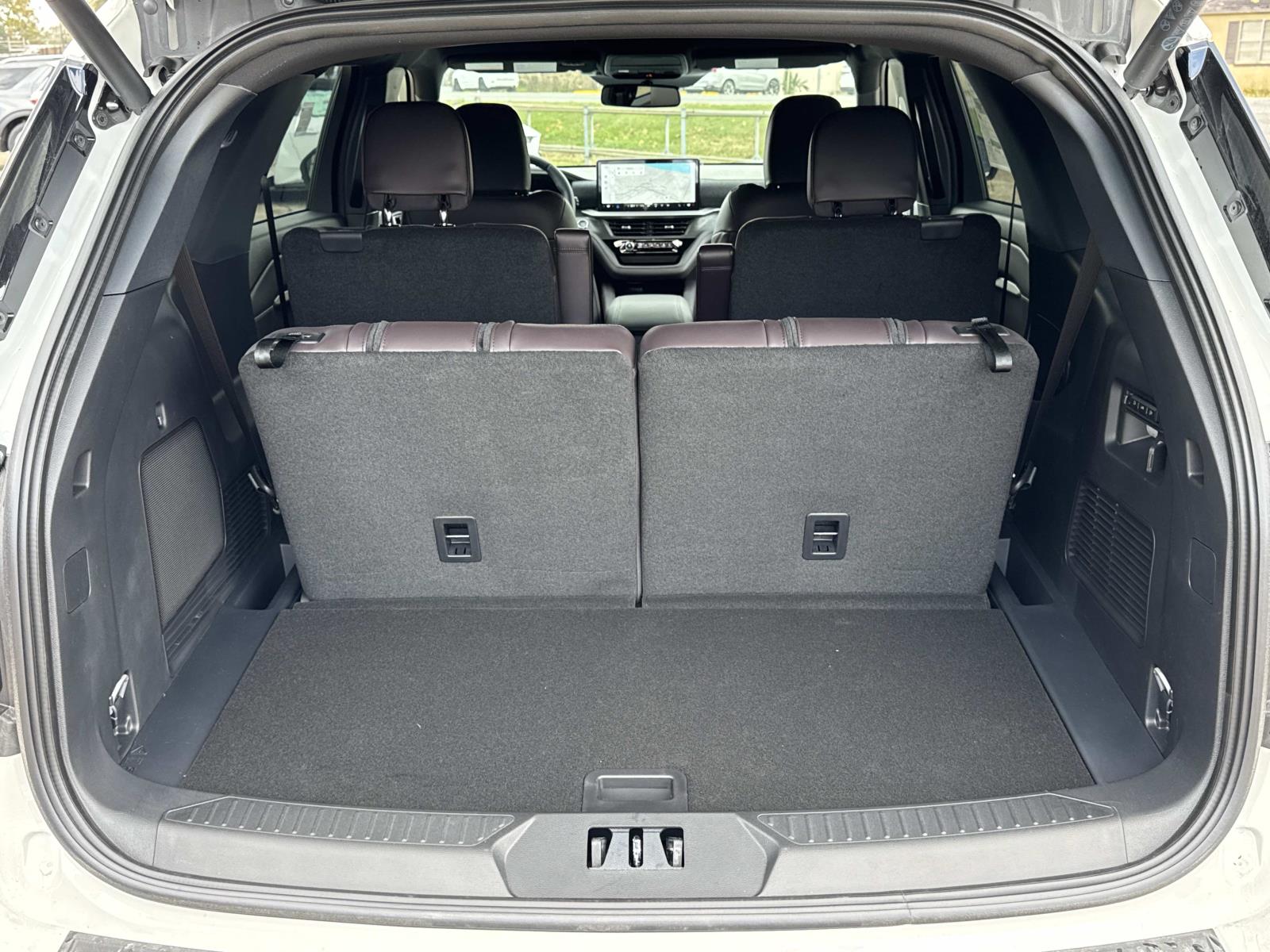 2026 Ford Explorer Platinum - Photo 6