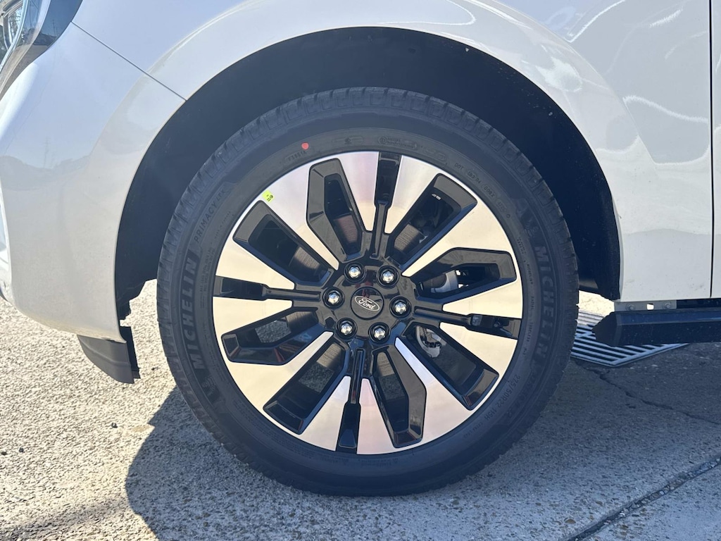 2026 Ford Expedition MAX Platinum photo 3