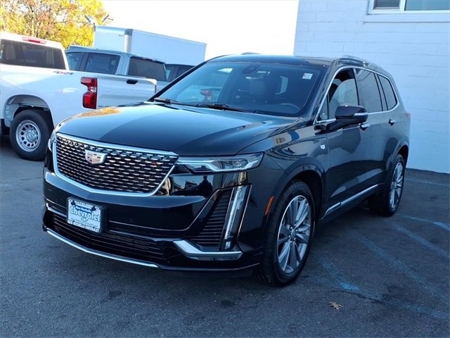 2025 Cadillac XT6 Premium Luxury photo 3