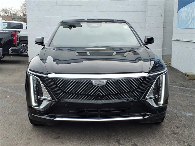 Used 2024 Cadillac LYRIQ Luxury 3 with VIN 1GYKPSRL5RZ141050 for sale in New Rochelle, NY