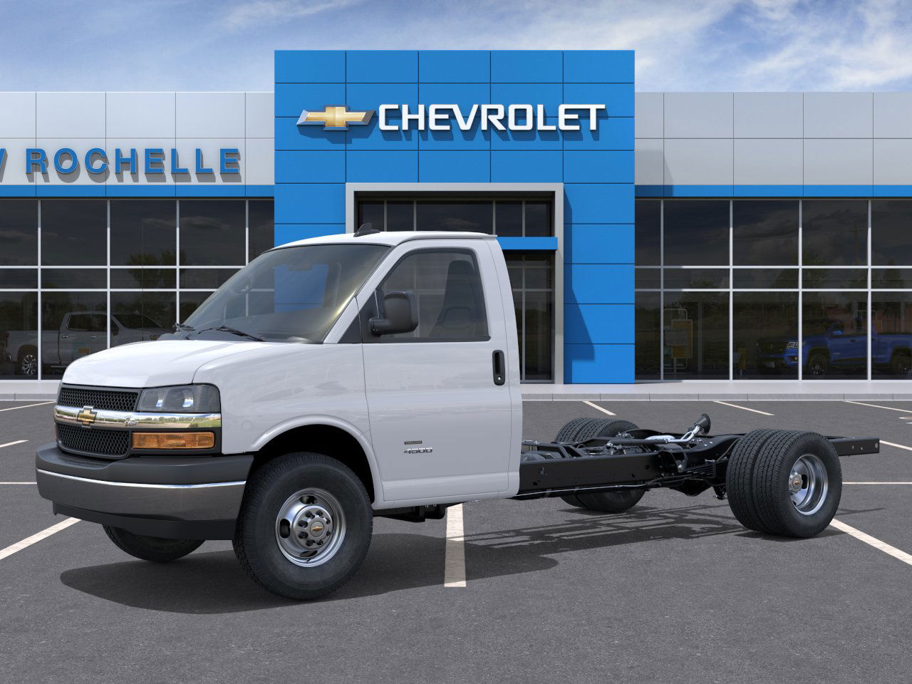 2025 Chevrolet Express Cutaway 3500 photo 2