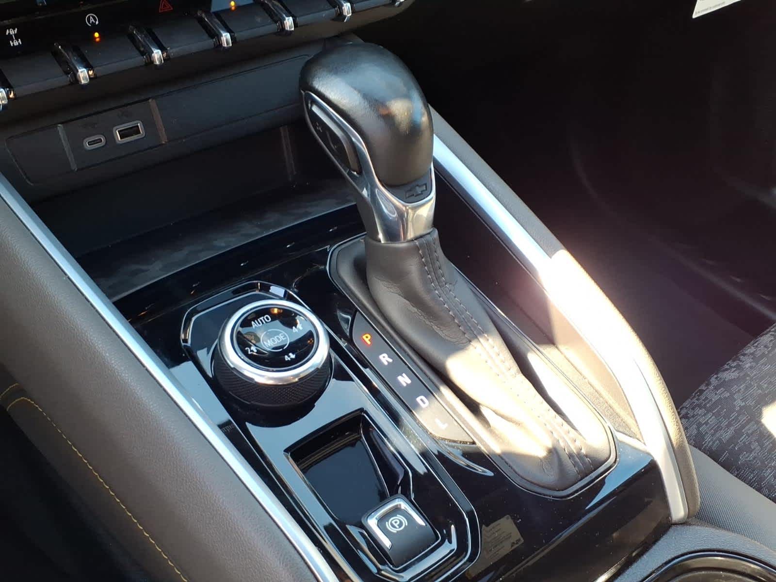2024 Chevrolet Colorado ZR2 - Photo 13