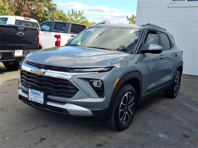 2025 Chevrolet Trailblazer LT photo 3