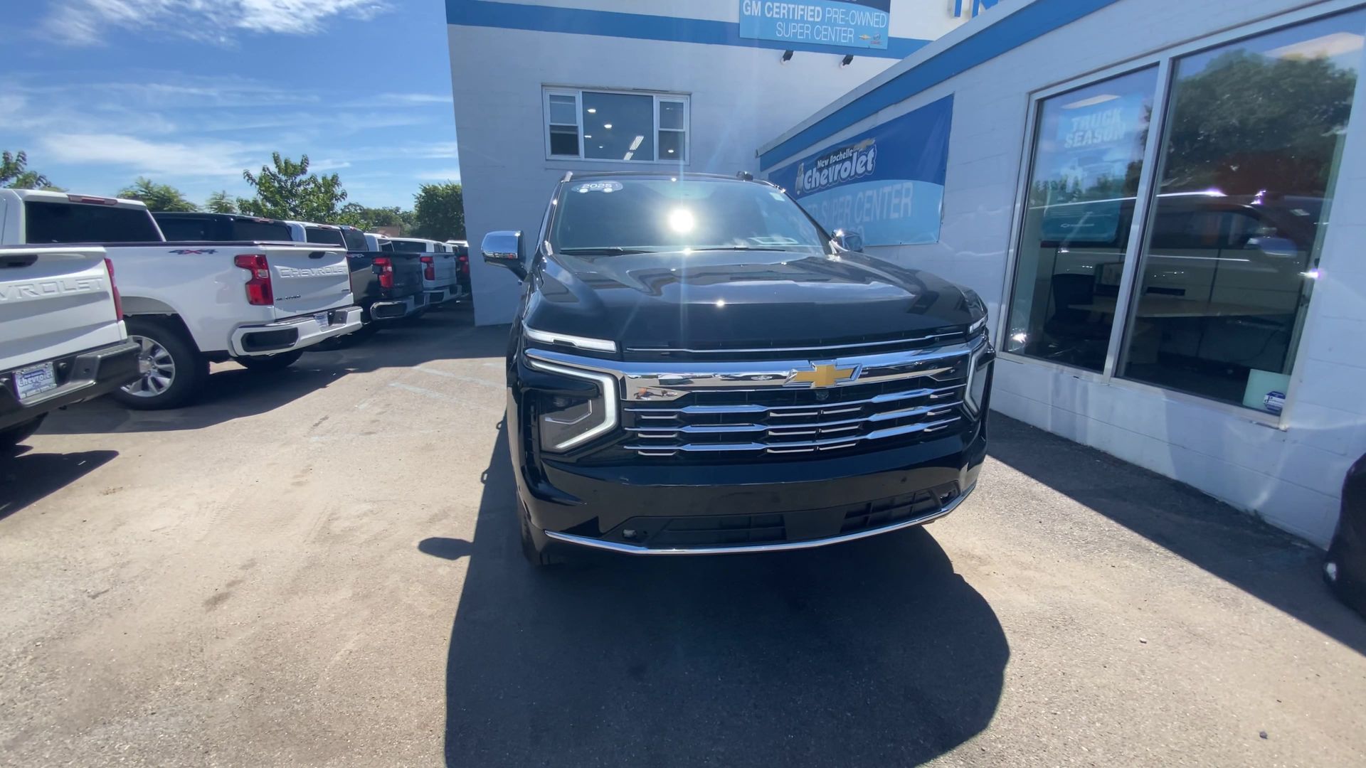 2025 Chevrolet Suburban Premier photo 3