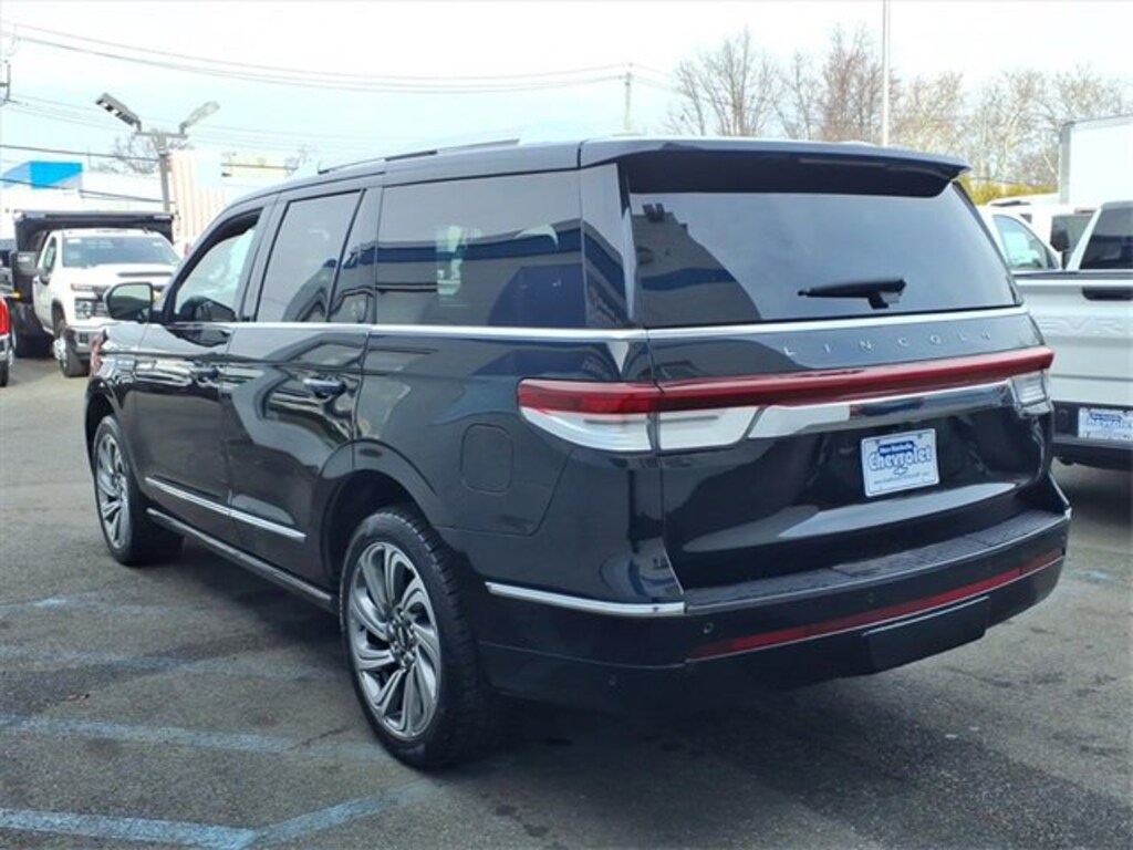 Used 2024 Lincoln Navigator Premiere