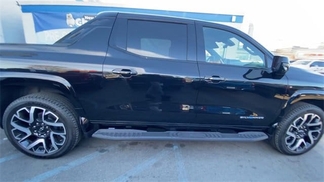 Used 2024 Chevrolet Silverado EV RST with VIN 1GC40ZEL3RU300890 for sale in New Rochelle, NY