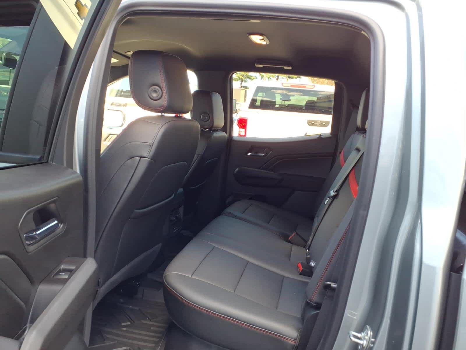 2025 Chevrolet Colorado Z71 - Photo 18
