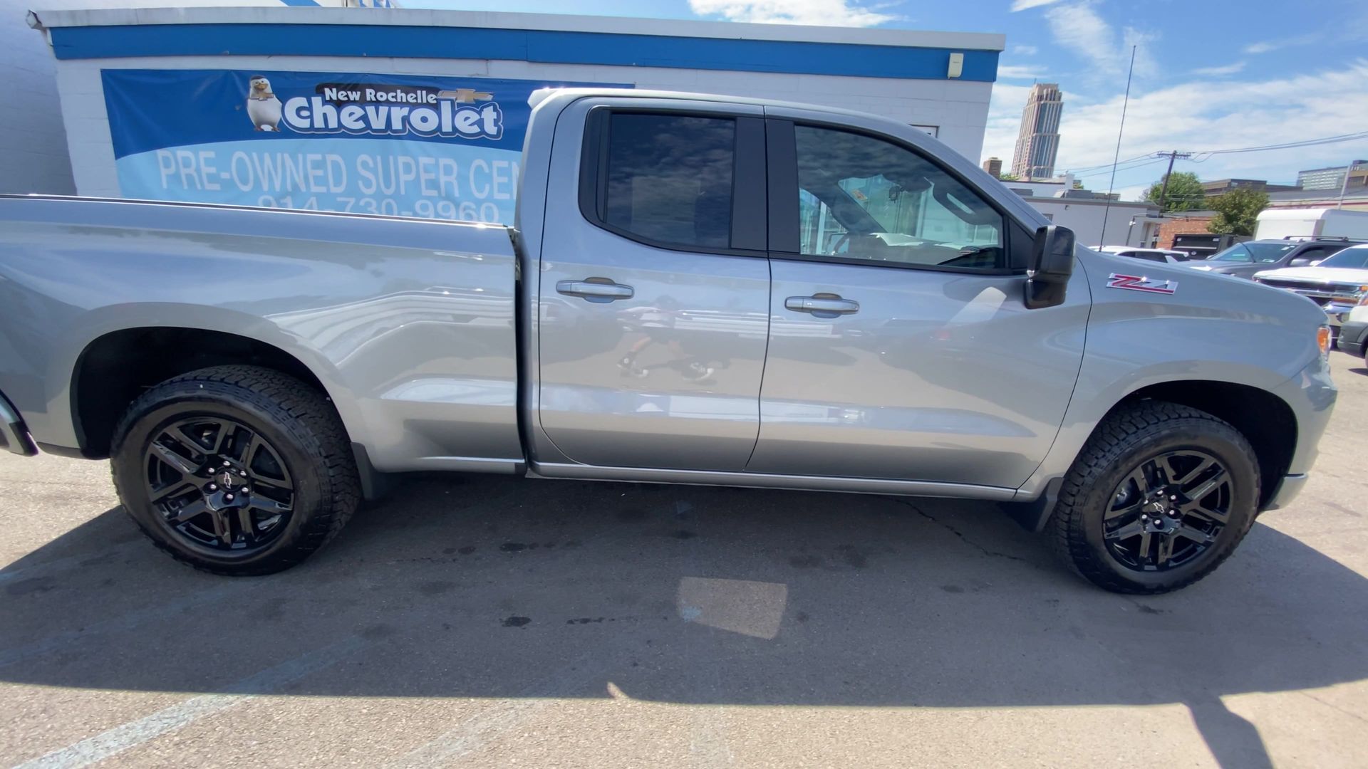 2025 Chevrolet Silverado 1500 RST photo 2
