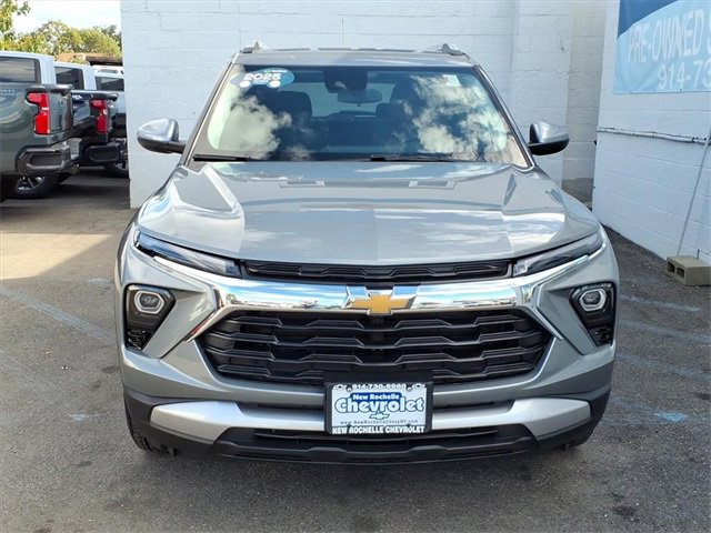 2025 Chevrolet Trailblazer LT photo 2