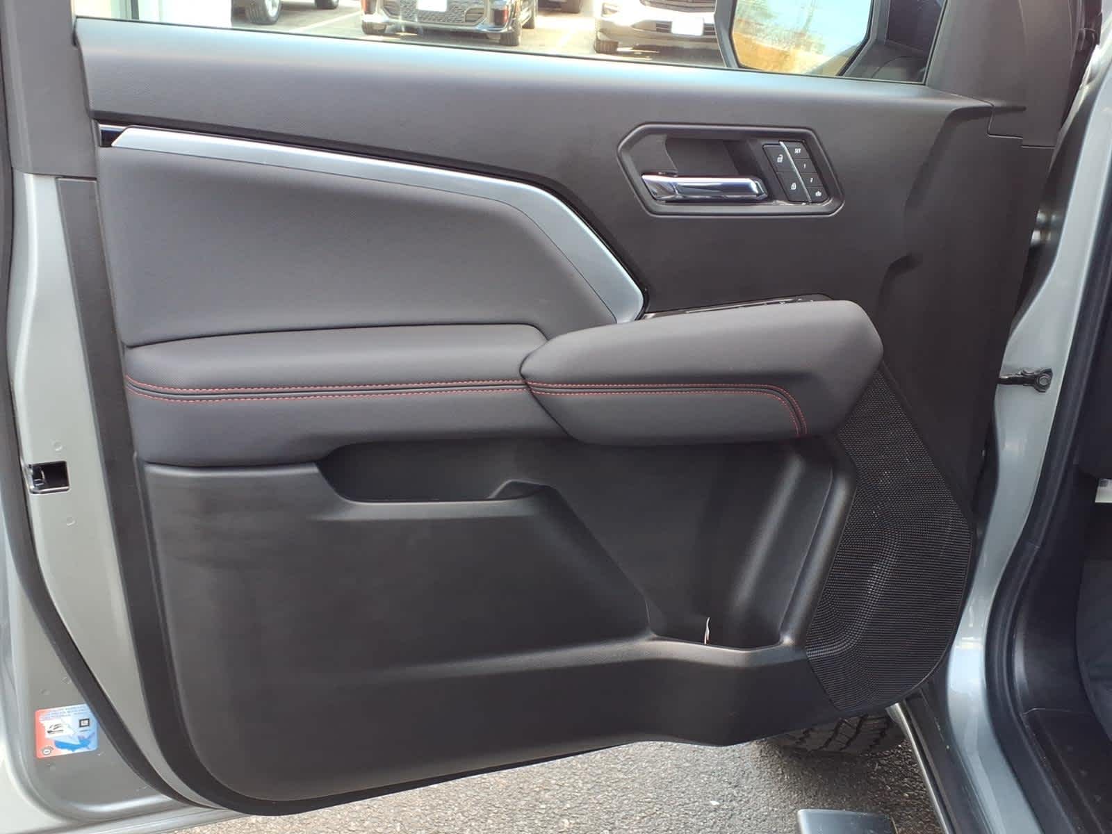 2025 Chevrolet Colorado Z71 - Photo 10