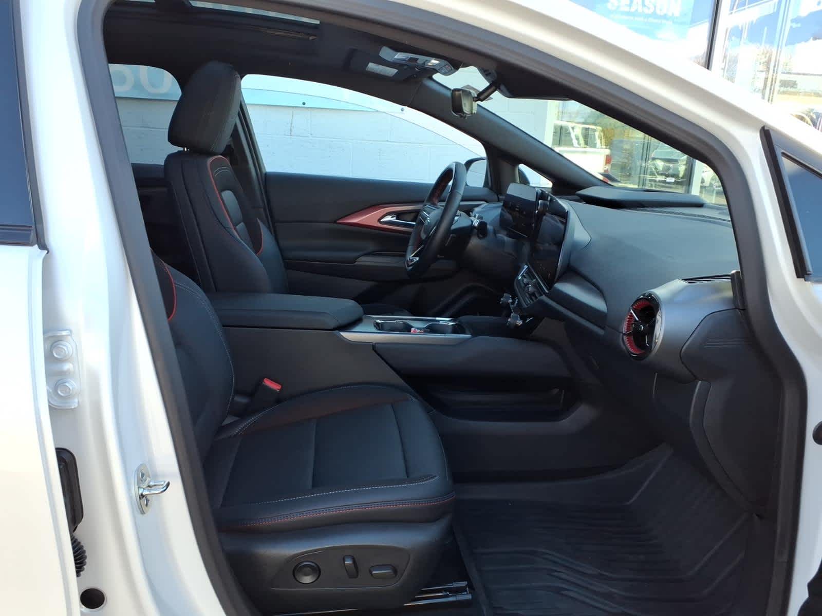 2025 Chevrolet Equinox EV RS - Photo 23