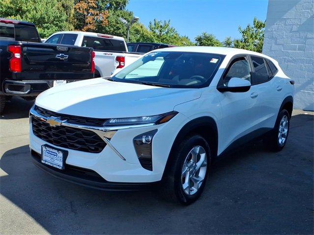 2024 Chevrolet Trax LS photo 3