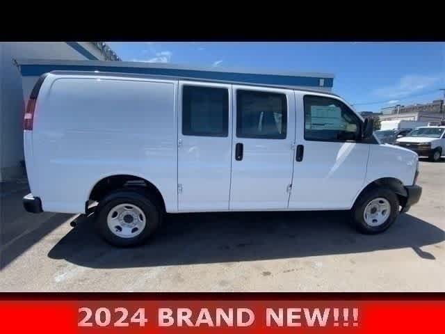 2024 Chevrolet Express Cargo Work Van - Photo 2