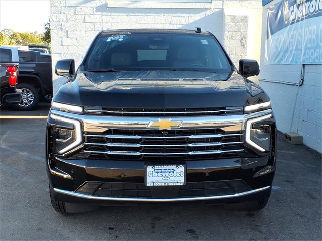 2025 Chevrolet Suburban LT photo 2
