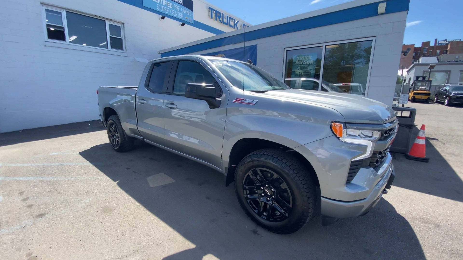 2025 Chevrolet Silverado 1500 RST photo 3