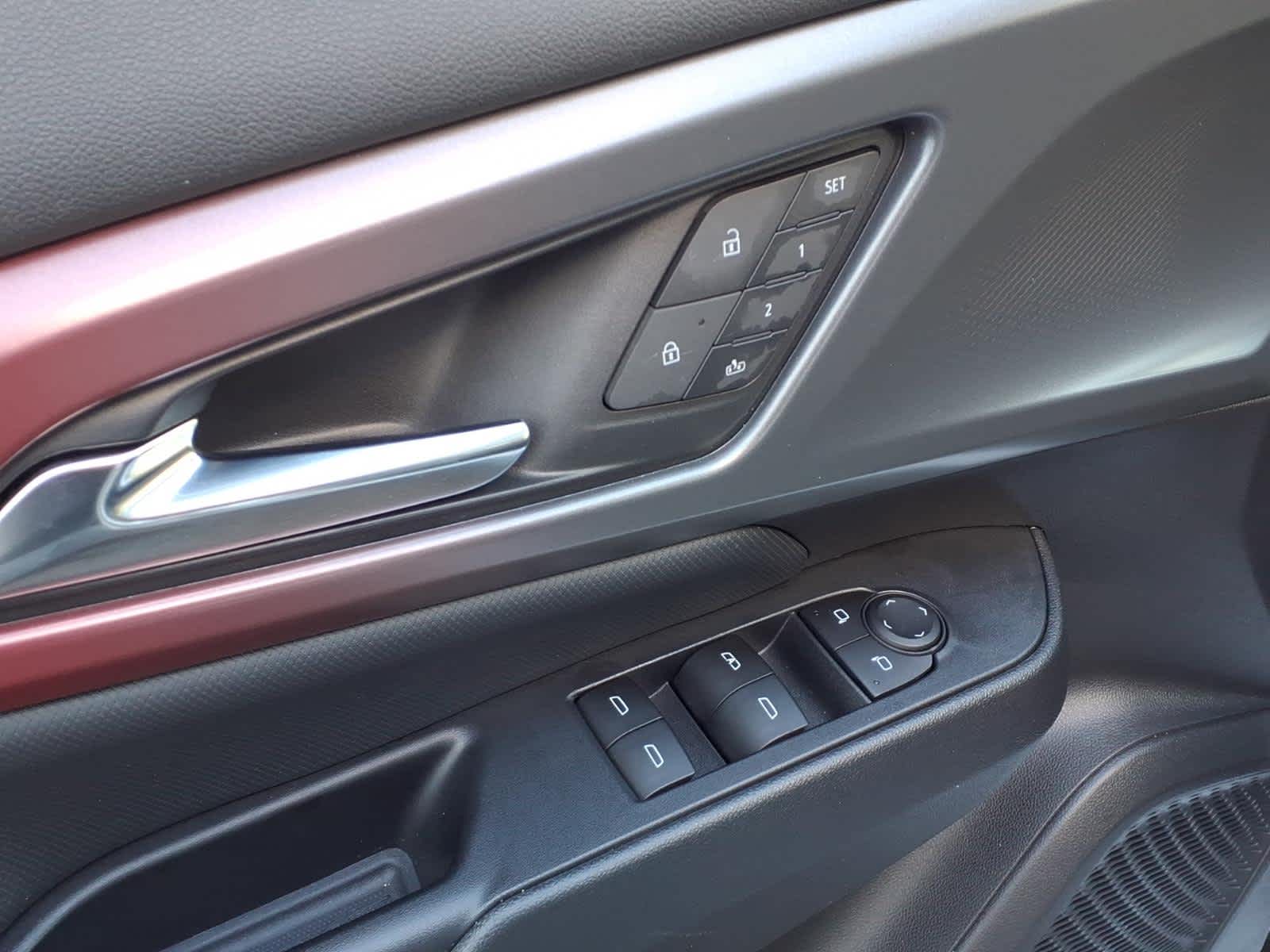 2025 Chevrolet Equinox EV RS - Photo 11