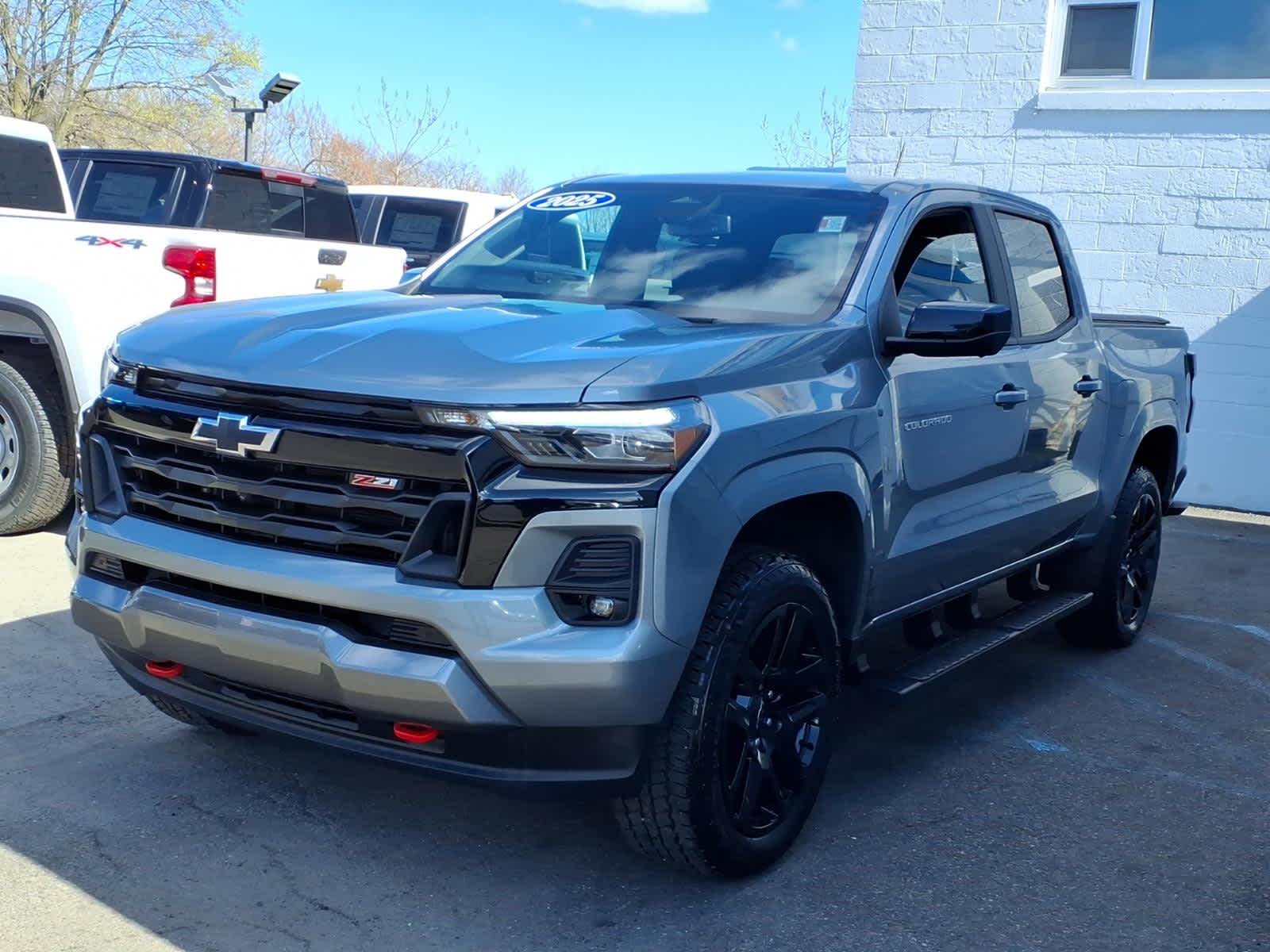 2025 Chevrolet Colorado Z71 - Photo 3