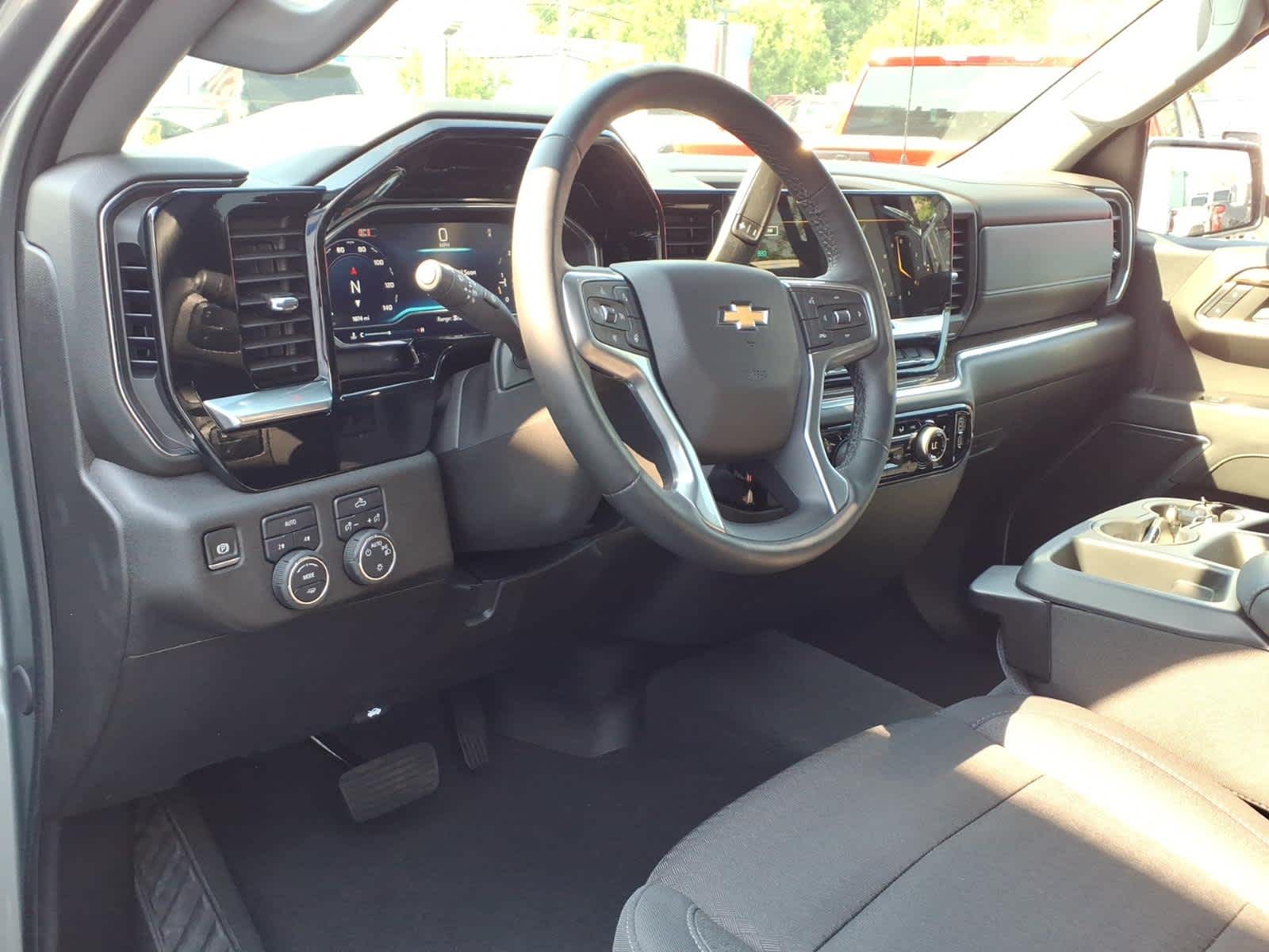 2024 Chevrolet Silverado 1500 LT - Photo 9