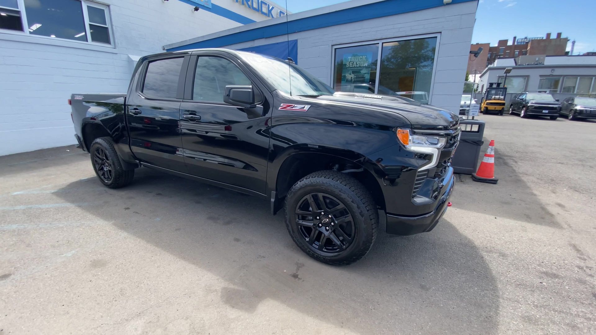 2025 Chevrolet Silverado 1500 LT Trail Boss photo 3