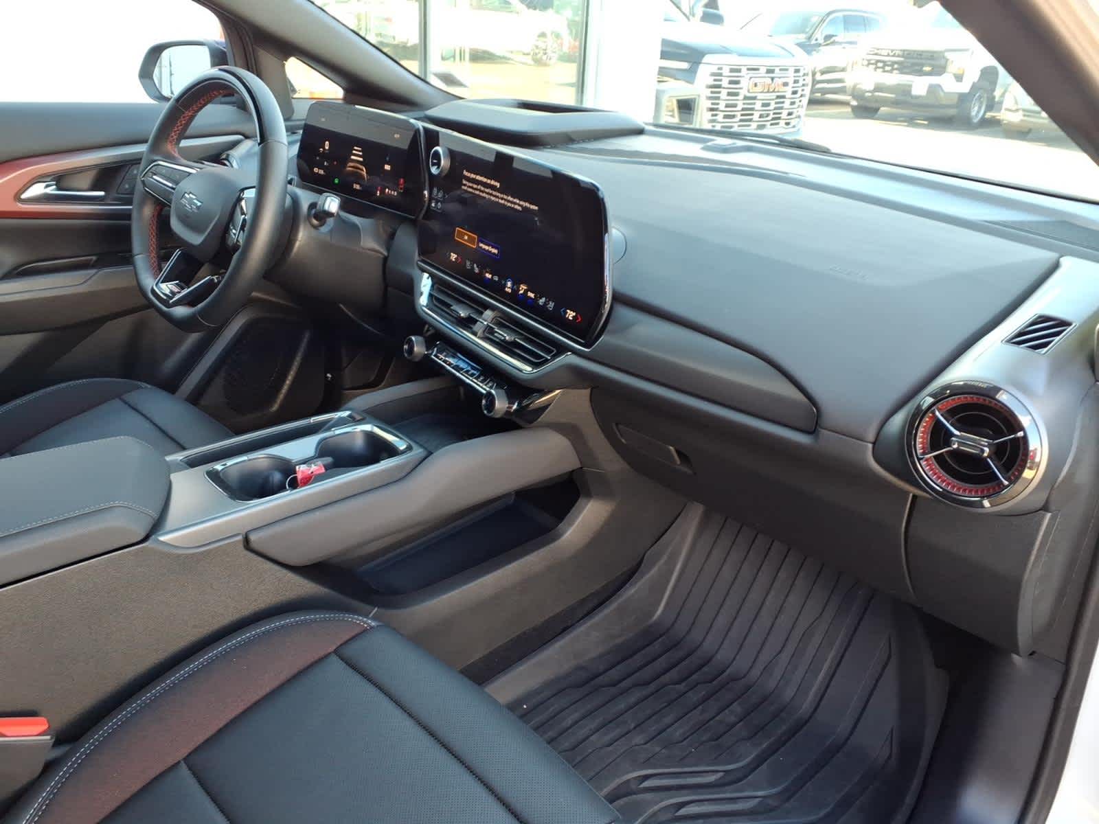 2025 Chevrolet Equinox EV RS - Photo 24
