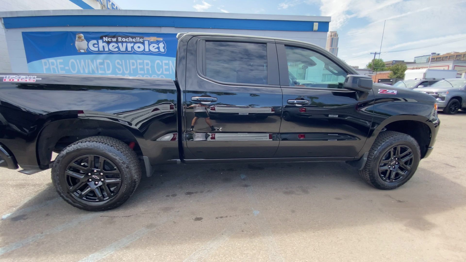 2025 Chevrolet Silverado 1500 LT Trail Boss photo 2