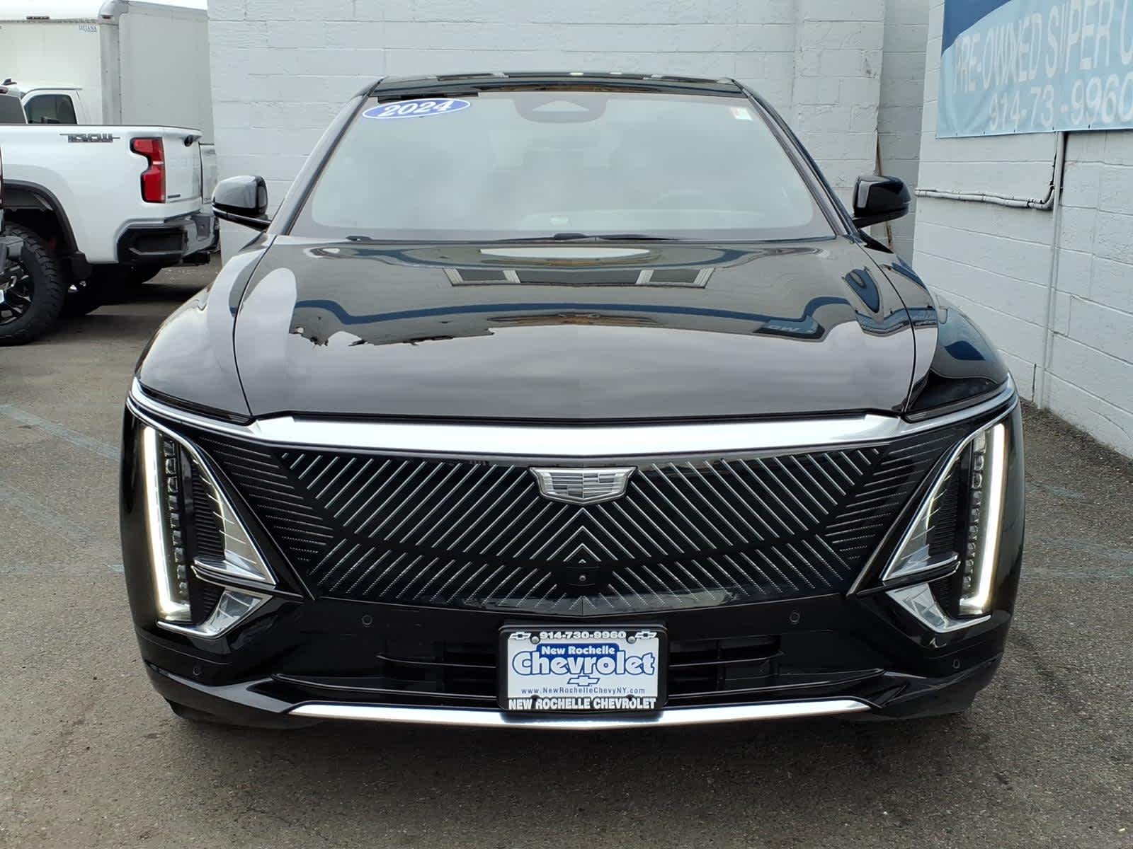 Used 2024 Cadillac LYRIQ Luxury 3 with VIN 1GYKPSRL7RZ138604 for sale in New Rochelle, NY