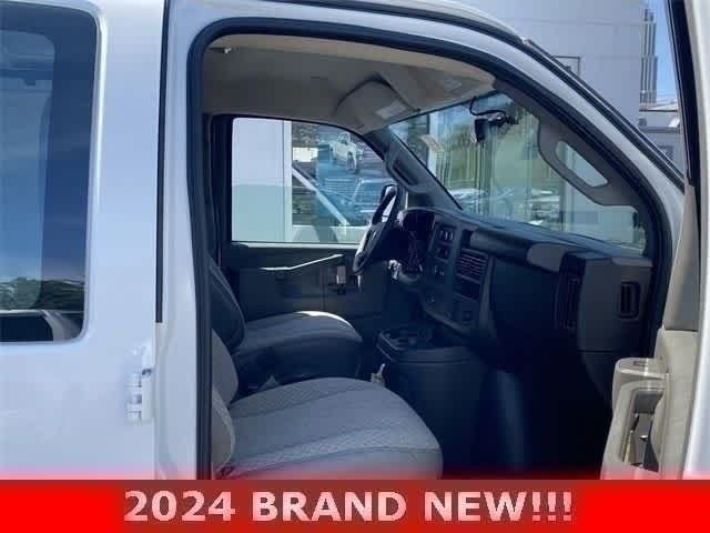 2024 Chevrolet Express Cargo Work Van - Photo 24