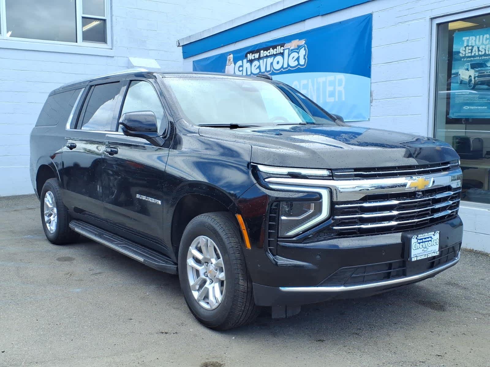 2025 Chevrolet Suburban LT 4WD's photo