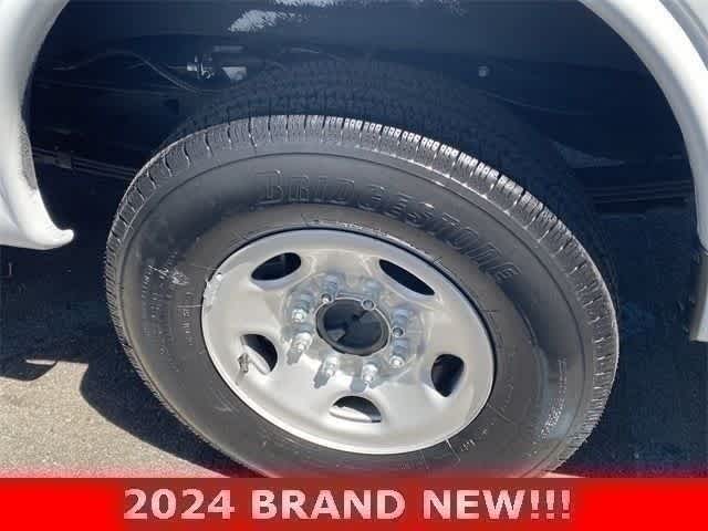 2024 Chevrolet Express Cargo Work Van - Photo 29