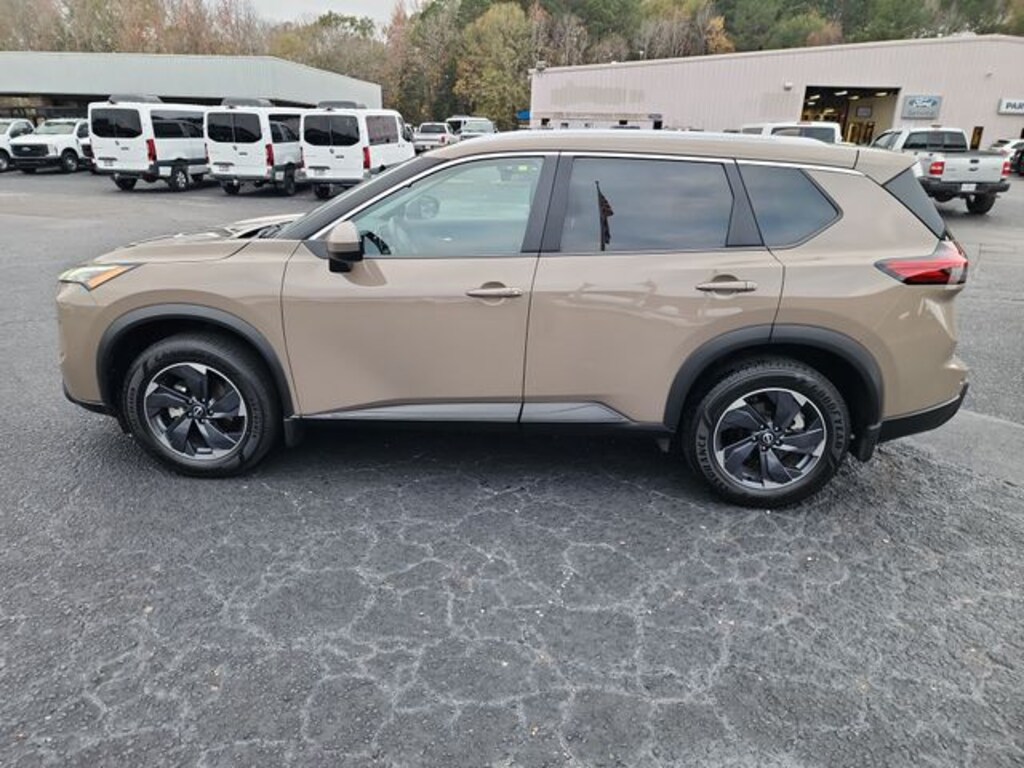 Used 2024 Nissan Rogue SV SUV