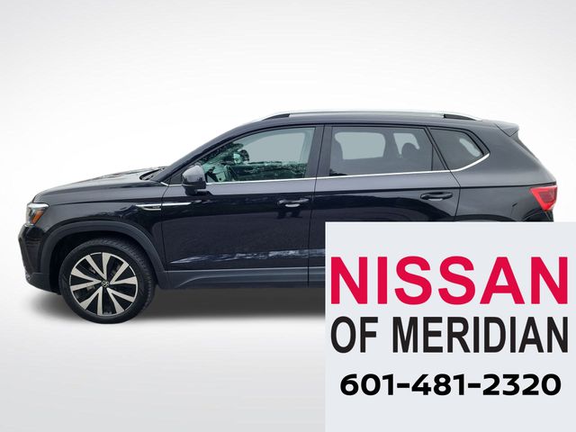 2024 Volkswagen Taos SE photo 2