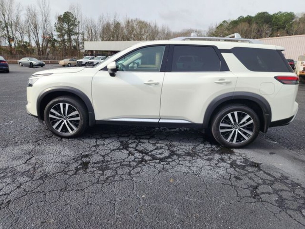 Used 2024 Nissan Pathfinder Platinum SUV