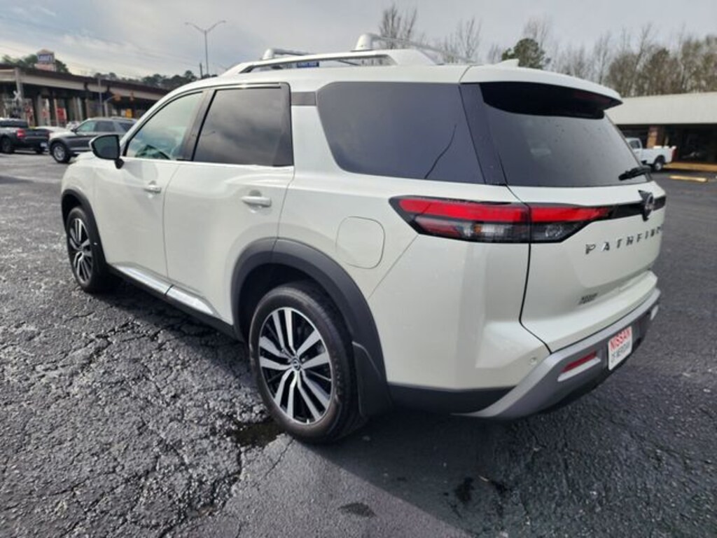 Used 2024 Nissan Pathfinder Platinum SUV
