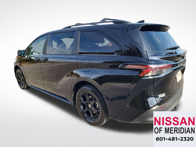 2025 Toyota Sienna Woodland Edition photo 3