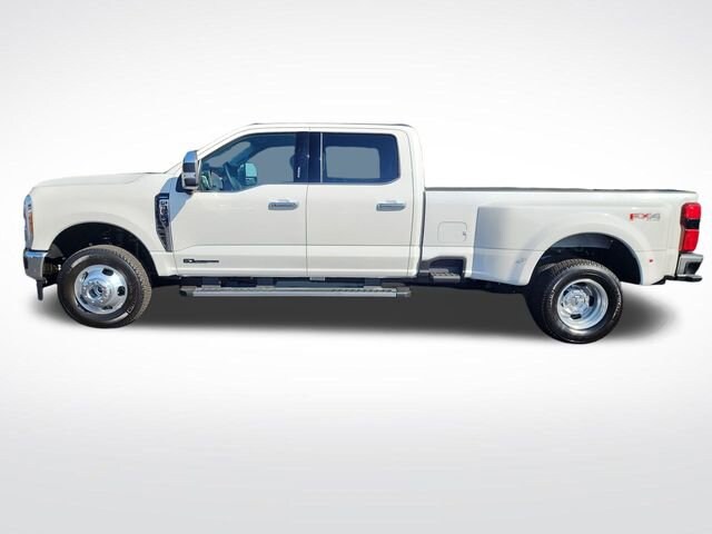 2026 Ford F-350 Lariat photo 2
