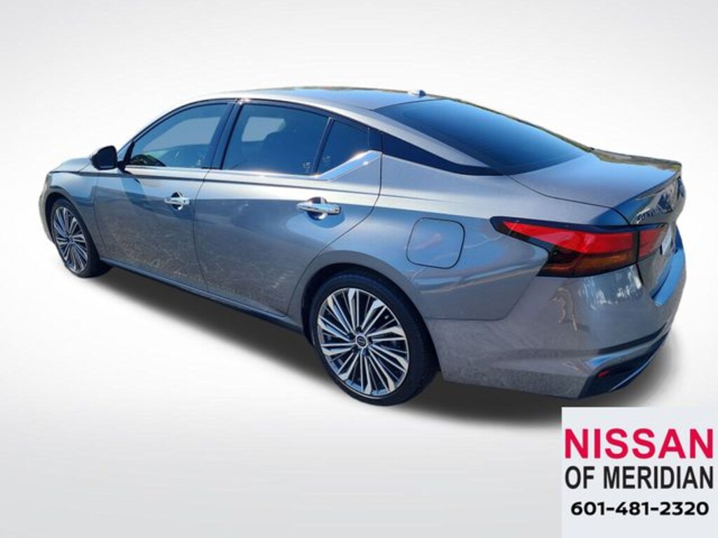 Used 2023 Nissan Altima 2.5 SL Sedan