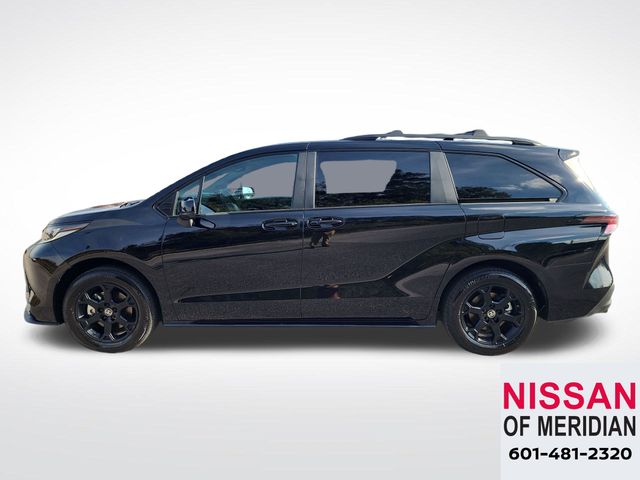 2025 Toyota Sienna Woodland Edition photo 2