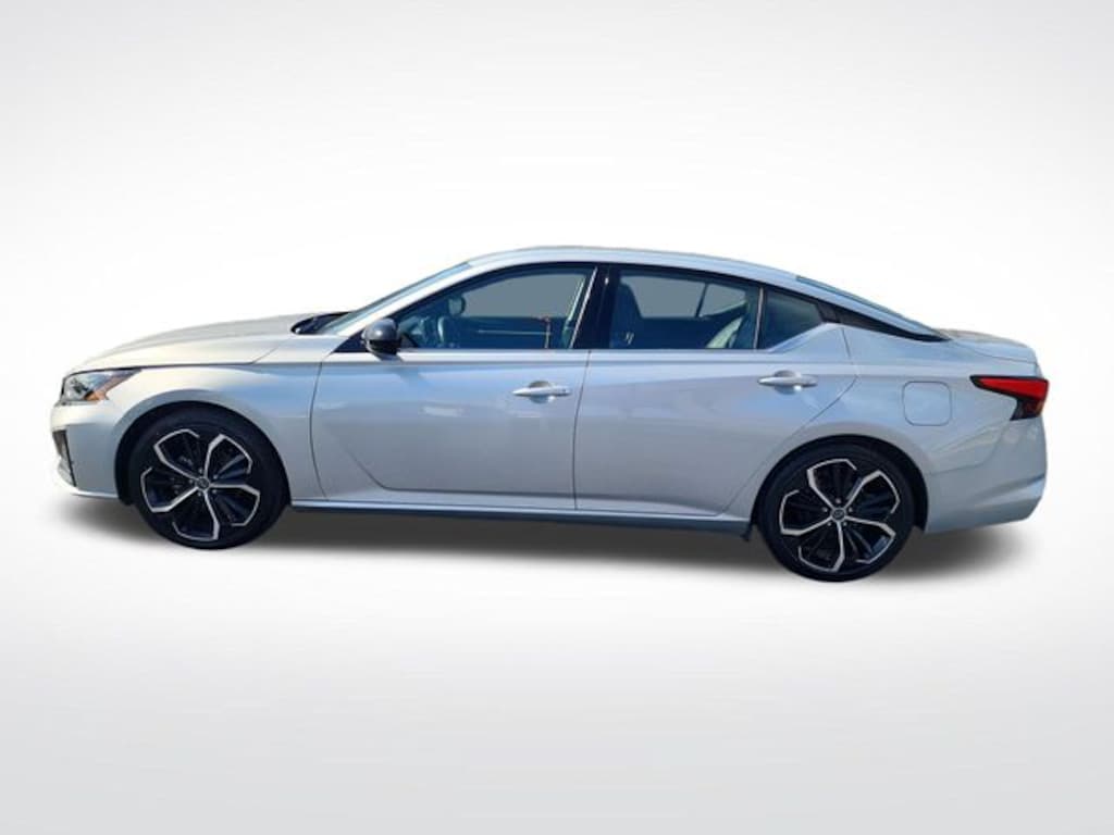 Used 2024 Nissan Altima 2.5 SR Sedan