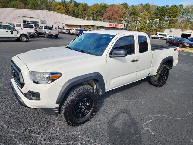 2022 Toyota Tacoma SR's photo
