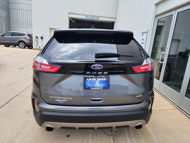 2022 Ford Edge Titanium photo 4