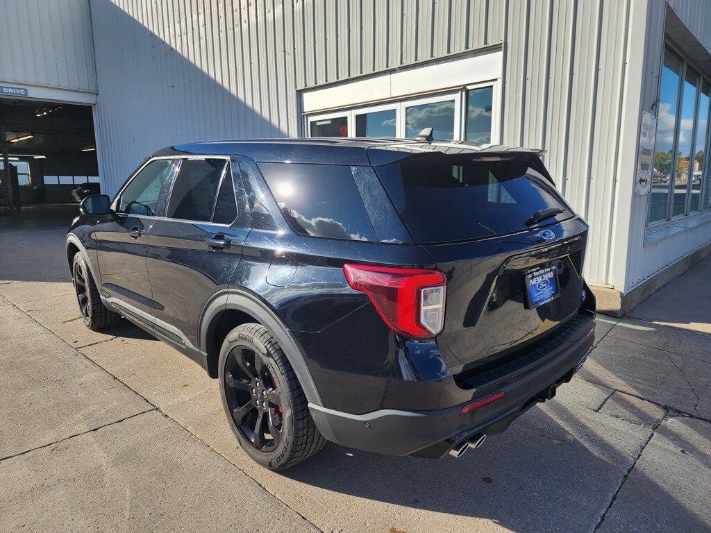 2022 Ford Explorer ST photo 3