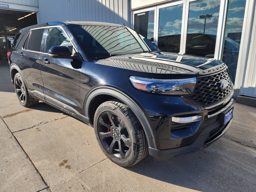 2022 Ford Explorer ST photo 4