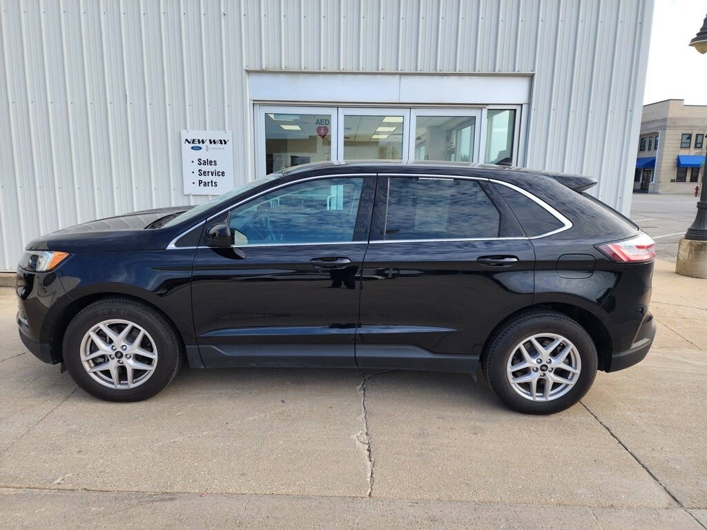 2023 Ford Edge SEL photo 2
